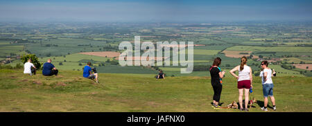 Regno Unito, Inghilterra, Shropshire, Il Wrekin, i visitatori possono godere di una vista panoramica dalla cima verso Wrockwardine Foto Stock