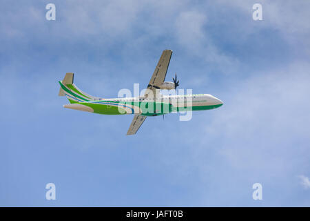 ARECIFE, Spagna - Aprile 16 2017: ATR 72 di Binter con la registrazione CE-MPI a decollare in Lanzarote Airport Foto Stock