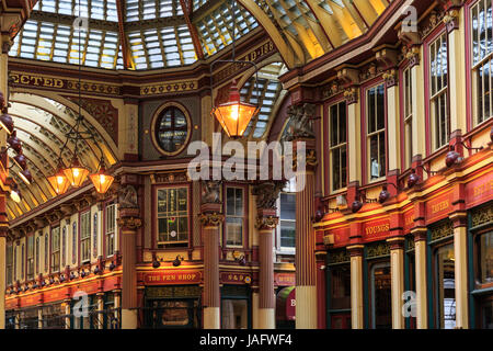 Lo storico mercato Leadenhall, arcate interne, City of London, Londra, Regno Unito Foto Stock