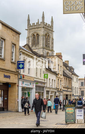 La High Street a Stamford, principalmente una città di pietra nel Lincolnshire, Inghilterra. Foto Stock