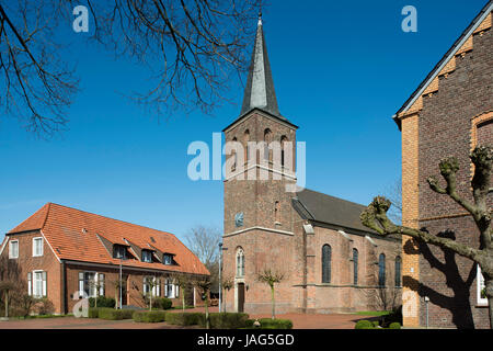 Deutschland, Renania settentrionale-Vestfalia, Kreis Wesel, Hamminkeln-Loikum, Pfarrkirche San Antonio Foto Stock