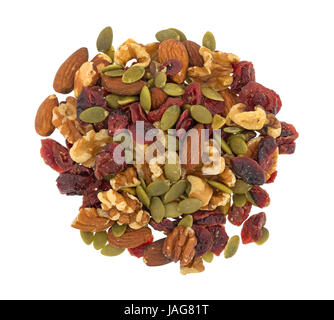 Vista dall'alto di una porzione di omega 3 percorso misto dadi e frutto isolato su uno sfondo bianco. Foto Stock