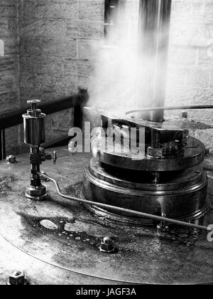 Pistone per la cottura a vapore sul fascio Watt-Type motore a Lea legno casa della pompa, Derbyshire, Regno Unito Foto Stock