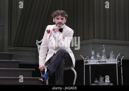 " Il Cantante calva" presso il teatro spagnolo di Madrid con: Fernando Tejero dove: Madrid, Spagna Quando: 28 Apr 2017 Credit: Oscar Gonzalez/WENN.com Foto Stock