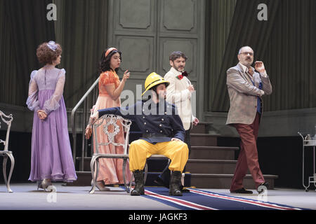 " Il Cantante calva" presso il teatro spagnolo di Madrid con: Adriana Ozores, Fernando Tejero, Javier Pereira, Carmen Ruíz dove: Madrid, Spagna Quando: 28 Apr 2017 Credit: Oscar Gonzalez/WENN.com Foto Stock