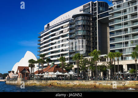 Appartamenti Bennelong noto anche come "tostapane" e Opera House di Sydney, Australia. Foto Stock