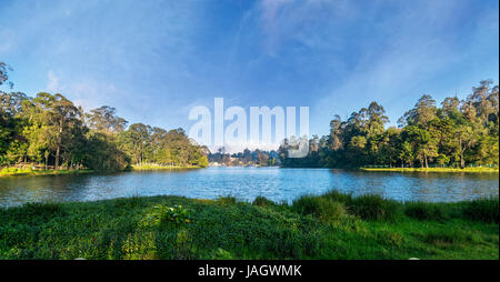 La stella a forma di lago di Kodaikanal, conosciuto anche come Lago di Kodai è un lago artificiale situato nella città di Kodaikanal nel distretto di Dindigul in Tamil Nadu, India. Foto Stock