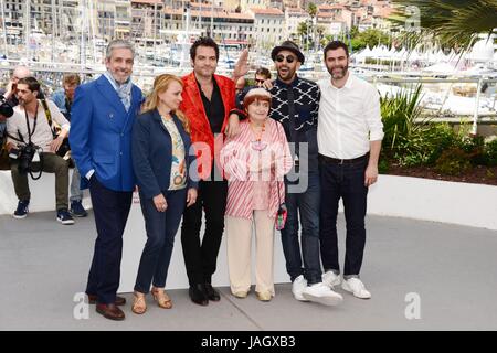 Photocall del film 'Visages, villaggi' equipaggio del film : ?, Rosalie Varda-Demy, Matthieu Chedid, Agnès Varda, JR, ? Settantesimo Cannes Film Festival Maggio 19, 2017 foto Jacky Godard Foto Stock