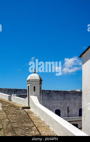 Guardiola della storica fortezza di Santa Cruz nella città di Niteroi chi era responsabile della supervisione dell'entrata della Baia di Guanabara a Rio de Janei Foto Stock