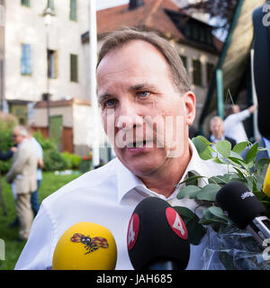 VISBY (Svezia). 5 Luglio, 2016. In Svezia il primo ministro Stefan Löfven essendo intervistato dopo il suo discorso in Almedalen. Foto Stock