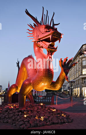 Il vivacemente illuminata drago di rame presso il municipio di mercato ora della Cina nel 2008., Foto Stock