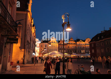 Polonia,pone,Poznan,Stary Rynek,square,Città Vecchia,vita quotidiana,Rynek,city hall square,sera, Foto Stock