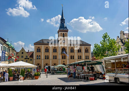 Town Hall, il mercato settimanale, abbassare la piazza principale, Pfaffenhofen, Hallertau, Alta Baviera, Baviera, Germania Foto Stock