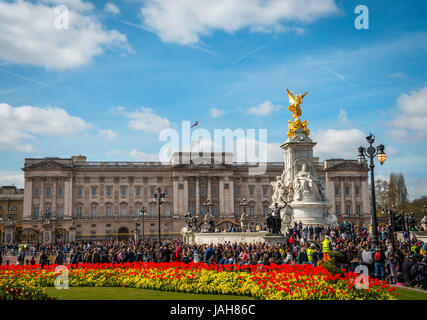 Buckingham Palace e il memoriale della Victoria, Westminster, London, England, Regno Unito Foto Stock