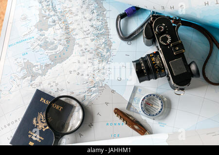 Ancora in vita di Antaractica mappa e articoli da viaggio Foto Stock