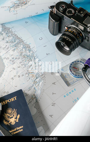 Ancora in vita di Antaractica mappa e articoli da viaggio Foto Stock