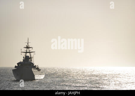 HMS Severn P282, British Royal Navy classe fiume nave pattuglia nelle isole Scilly. Foto Stock