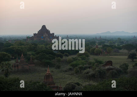 Bagan è un antica città situata nella regione di Mandalay di Myanmar. Dal IX al XIII secolo la città fu la capitale del regno pagana, la Foto Stock