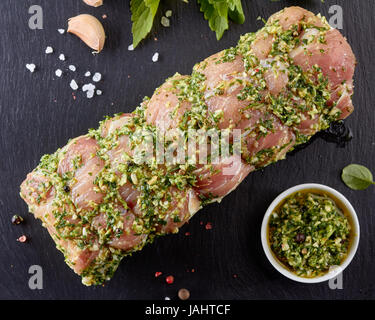 Materie lombo di maiale con spezie pronti per la cottura Foto Stock