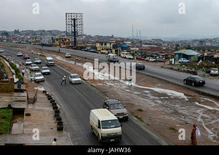 La Nigeria, stato di Oyo, Ibadan, autostrada Lagos - Ibadan / Autobahn Ibadan - Lagos Foto Stock