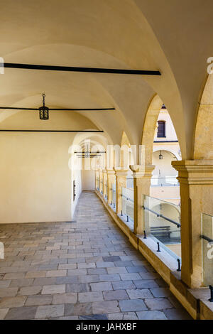 Cortile del Castello Pieskowa Skala vicino a Cracovia in Polonia Foto Stock