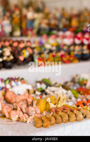 QUITO, ECUADOR - 07 maggio, 2017: Bellissimo piccolo ragazzo Gesù la figura di creta Foto Stock