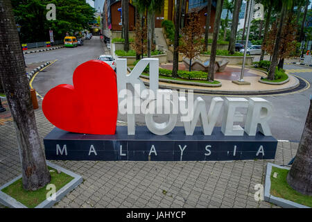 Menara Kuala Lumpur Tower è una torre commmunication e il punto panoramico più alto di Kuala Lumpur che è aperto al pubblico. Foto Stock