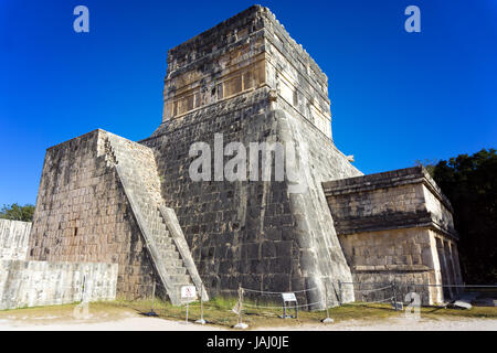 Tempio di rovine di Chichen Itza in Messico il prossimo alla grande palla Foto Stock