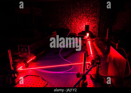 Laser in un ottica quantistica lab Foto Stock