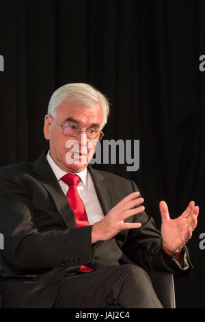 Cancelliere ombra John McDonnell parlando a un husting prima delle elezioni generali 2017 Foto Stock