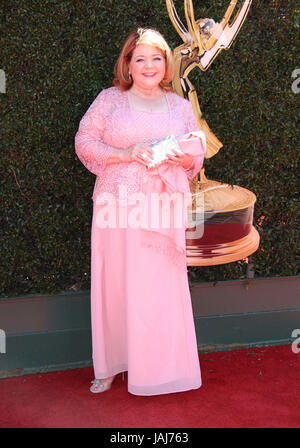 2017 ore diurne Emmy Awards arrivi presso la Pasadena Civic Center. Dotato di: Patrika Darbo dove: Los Angeles, California, Stati Uniti quando: 30 Apr 2017 Credit: Adriana M. Barraza/WENN.com Foto Stock