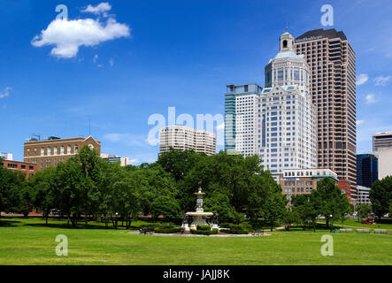 Il punto di vista del centro di Hartford, Connecticut, Stati Uniti d'America da Bushnell Park Foto Stock