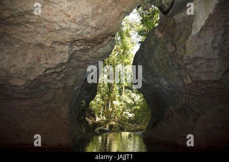 Belize,Actun Tunichil Muknal,pit,Maya,Xibalba,ingresso,alcuna proprietà di rilascio, Foto Stock