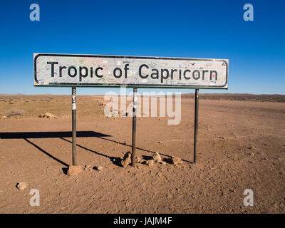 Lettura del segno "Tropico del Capricorno" in Namibia. Foto Stock