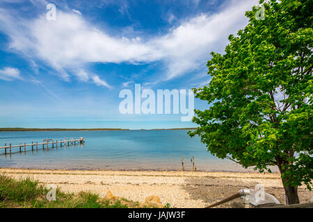 Noyac Bay con un bellissimo cielo Foto Stock