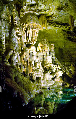 Stalattiti e stalagmiti in Natural Bridge Caverns, Texas, Stati Uniti d'America Foto Stock