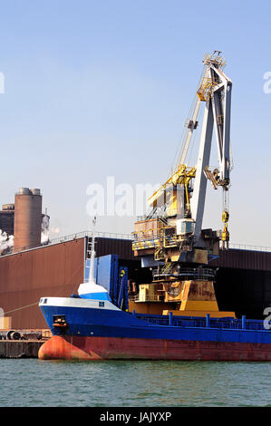 Industria sul manto di Fos-sur-Mer accanto a Marsiglia. Foto Stock