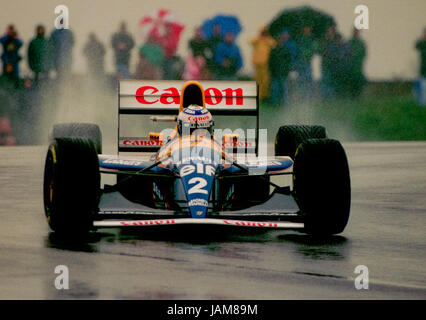 Alain Prost racing con la Williams - Renault al 1993 European Grand Prix al Donnington Park. Egli terminò di finire terzo in una tempesta e la pioggia inzuppato di gara. Questa è stata la prima e ultima volta una gara di F1 è stato tenuto a Donnington Park. Foto Stock