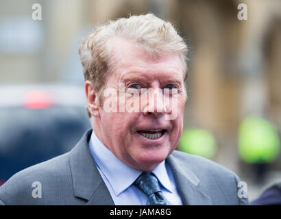 Cantante,l'attore,ballerina e stuntman Michael Crawford arriva a Westminster Abbey per il servizio di ringraziamento in ricordo di Ronnie Corbett Foto Stock