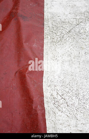 Tela Bianca e tessuto rosso sul tetto di un circo, decorazione Foto Stock