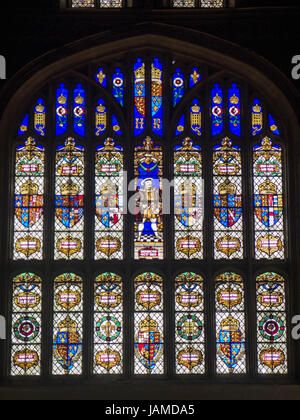 Henry VIII in vetro macchiato della grande hall a Hampton Court, Londra, Regno Unito. Foto Stock