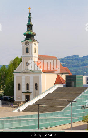 Linz - Urfahr chiesa parrocchiale con moderna scala, Austria Foto Stock