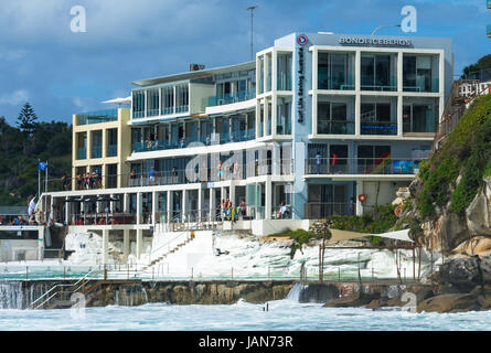 Bondi Iceberg presso la spiaggia di Bondi nei sobborghi orientali, Bondi, Sydney, Nuovo Galles del Sud, Australia. Foto Stock