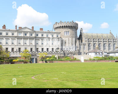 Il Castello di Dublino con (big round) torre Record in Irlanda. Foto Stock