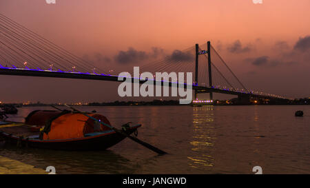 Setu Vidyasagar dopo il tramonto Foto Stock