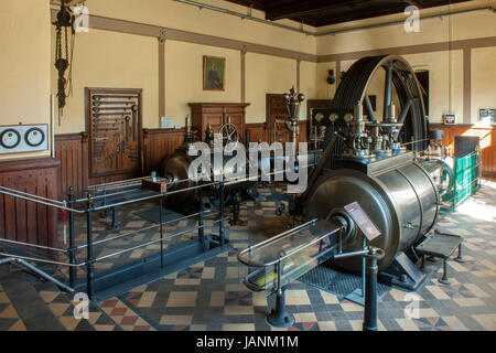 Deutschland, NRW, Oberbergischer Kreis, Radevormwald-Dahlerau, Wülfing-Museum, Turbinenraum mit der grössten Dampfmaschine Bergischen im Land Foto Stock