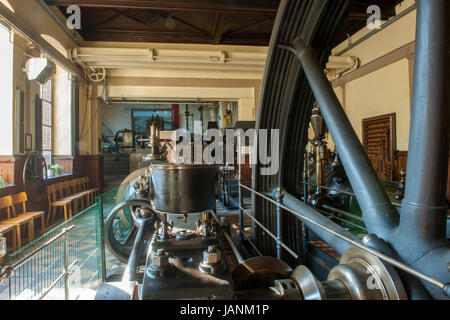 Deutschland, NRW, Oberbergischer Kreis, Radevormwald-Dahlerau, Wülfing-Museum, Turbinenraum mit der grössten Dampfmaschine Bergischen im Land Foto Stock