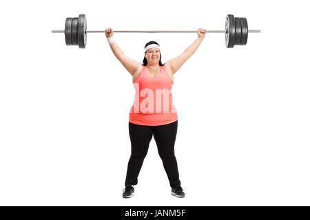 A piena lunghezza Ritratto di una donna sovrappeso sollevamento di un barbell isolati su sfondo bianco Foto Stock