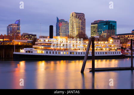 Sacramento skyline notturno Foto Stock