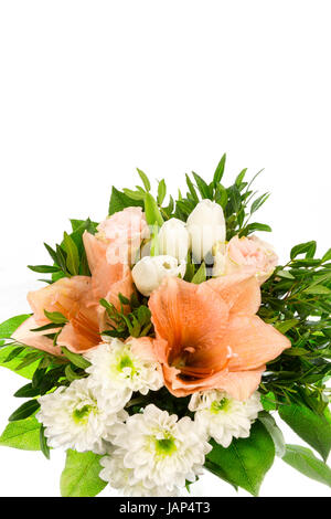 Ein Blumenstrauss mit Rosen, Amaryllis und Chrysanthemen Foto Stock